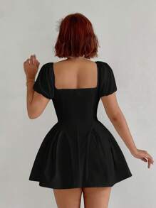 Sweetina 性感方领露背 A 字型迷你连衣裙，派对装'