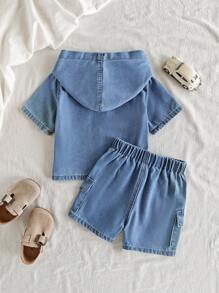 Ensemble décontracté de 2 pièces pour bébé garçon, comprenant un sweat-shirt à capuche en jean et un short en jean. Lavage clair, style urbain et outdoor. sweat-shirt à capuche avec fermeture boutonnée devant et poches plates, short avec taille élastique intégrale.