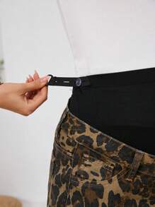 SHEIN Umstandsshorts aus Denim mit Leopard Muster, modisch für den Sommer