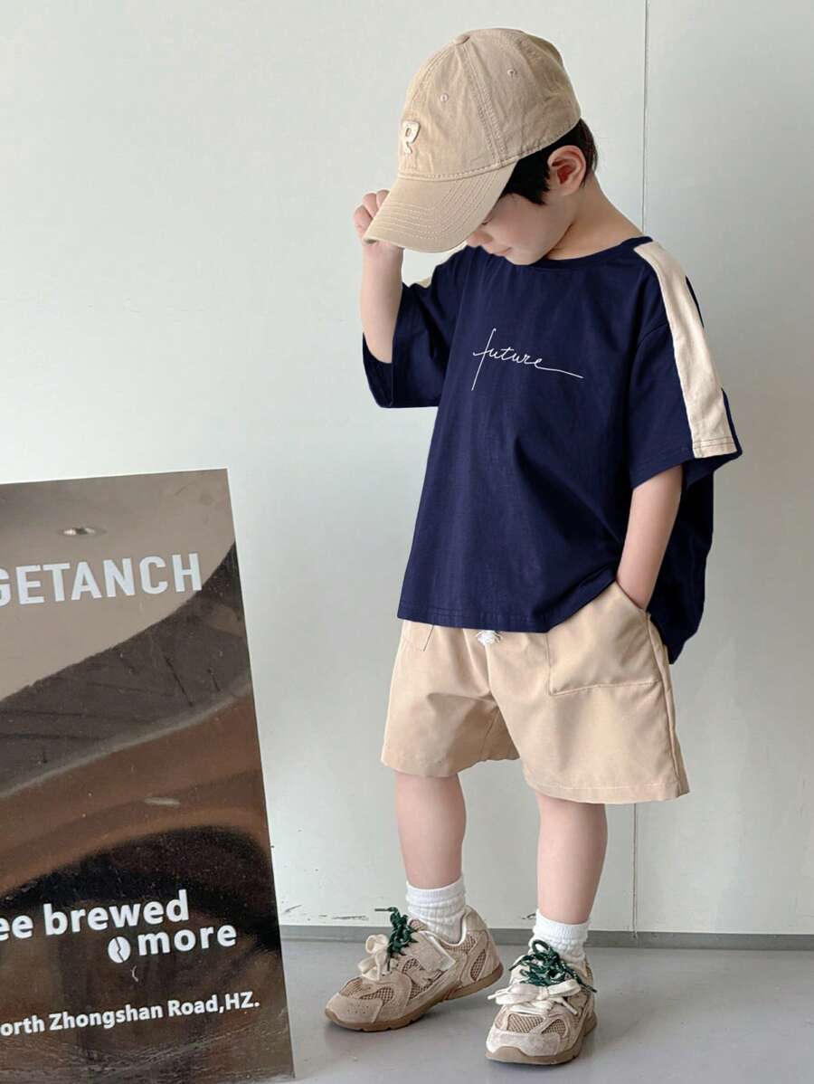 SHEIN 2 Stücke/Set Lässiger, vielseitiger Strickanzug für Jungen, Patchwork Farbblock Set aus Rundhalspullover mit kurzen Ärmeln und Shorts, geeignet für Frühling & Sommer Alltag, Sport, Ausflüge, Schule, Party, Urlaub, Fotoshooting - marineblau - Übersicht 1