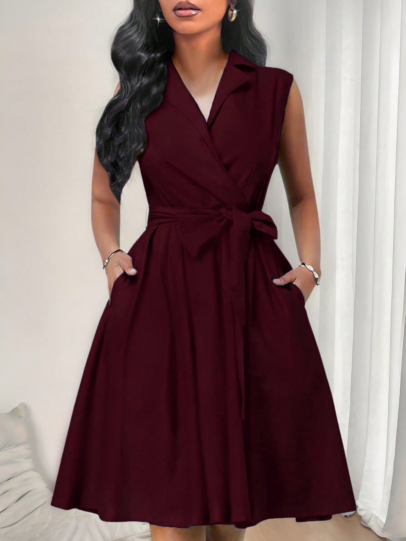 فستان أنيق أحادي اللون بدون أكمام للتنقل