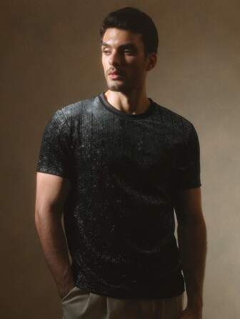 Manfinity ModaGents Lässiges, locker geschnittenes Herren T-Shirt mit Strick und Strass, geeignet für den täglichen Gebrauch