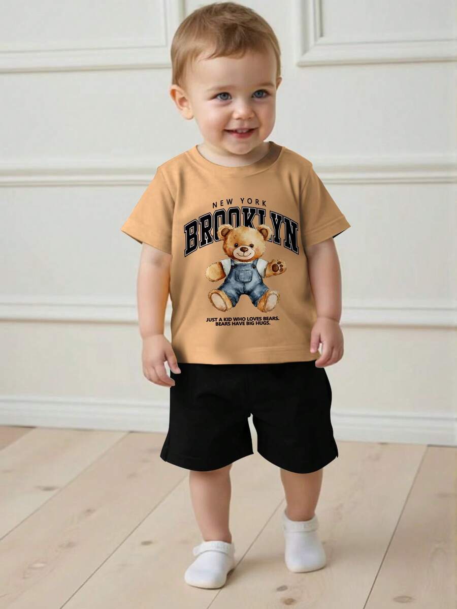 SHEIN 男婴休闲可爱卡通熊和文字印花短袖 T 恤短裤套装，夏季 - 彩色 - 查看 1