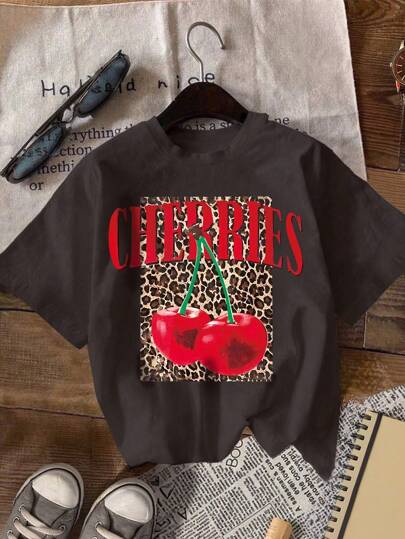 SHEIN EZwear 大码女式樱桃印花字母圆领短袖休闲 T 恤