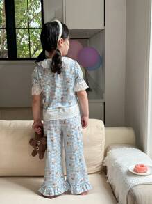 SHEIN Young Girls Cute Bear & Plaid Pattern Ruffle Trim Crew Neck Button Down Top And Pants 2 Pieces Pajama Set - Blue and White - View 2