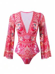 Swim Oasis Conjunto de ropa de playa de mujer que incluye una blusa de manga larga con cuello en V profundo y estampado floral aleatorio de tul, y un conjunto de tankini estampado con flores vintage. Elegante atuendo de verano para la playa.