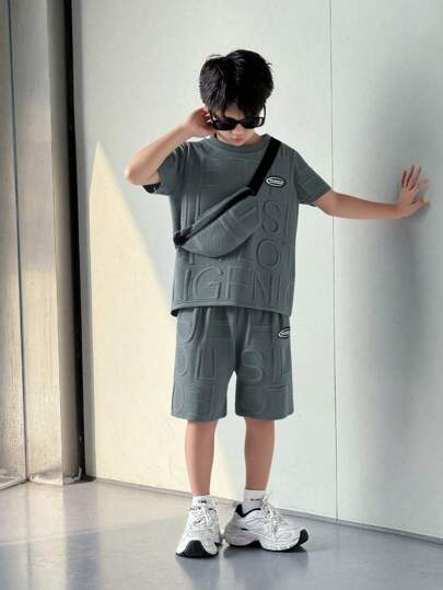 SHEIN 2pcs Tween Boys' Casual Solid Color Patchwork Round Neck Short Sleeve T-Shirt With Shorts, Including A Bag