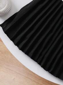 2pcs Young Girl Set - Contrast Color Patchwork Bow Decor Vest And Pleated Mini Skirt - Black and White - View 5