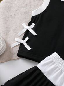 2pcs Young Girl Set - Contrast Color Patchwork Bow Decor Vest And Pleated Mini Skirt - Black and White - View 3