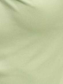 Nöista 绿色粉彩单肩上衣，带 U 形环细节、镂空和短款长度。适合春季、夏季和毕业典礼。 - 綠色 - 查看 8