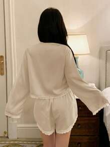 DAZY Conjunto de ropa de dormir de mujer con top de encaje y satén con lazo y shorts super mini