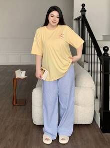 Dazy Plus Conjunto de pijama de talla grande de blusa holgada y pantalones con estampado de dibujos animados, ropa de dormir y de hogar, amarillo mantequilla primavera/verano