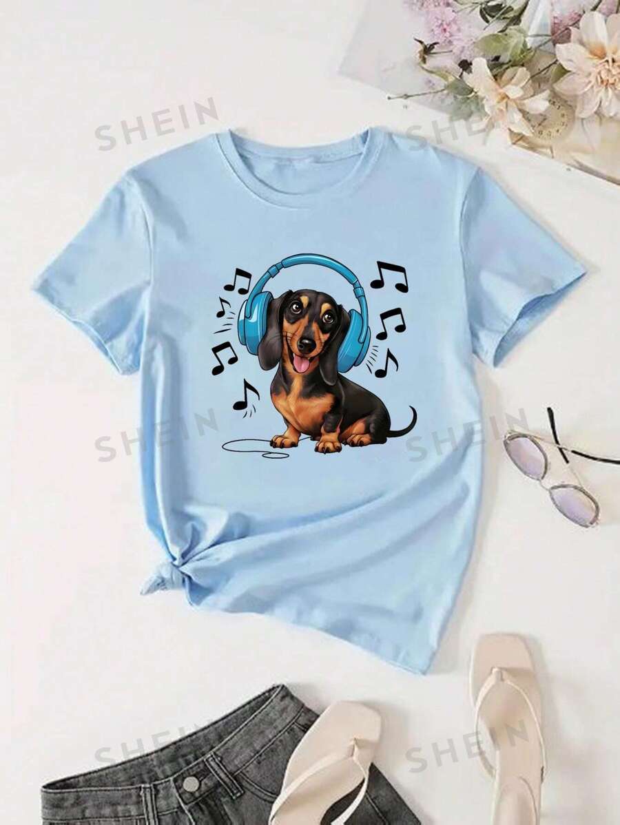 Camiseta de punto casual de manga corta con estampado de perro salchicha de dibujos animados con auriculares, adecuada para festivales de música en primavera/verano, para mujer