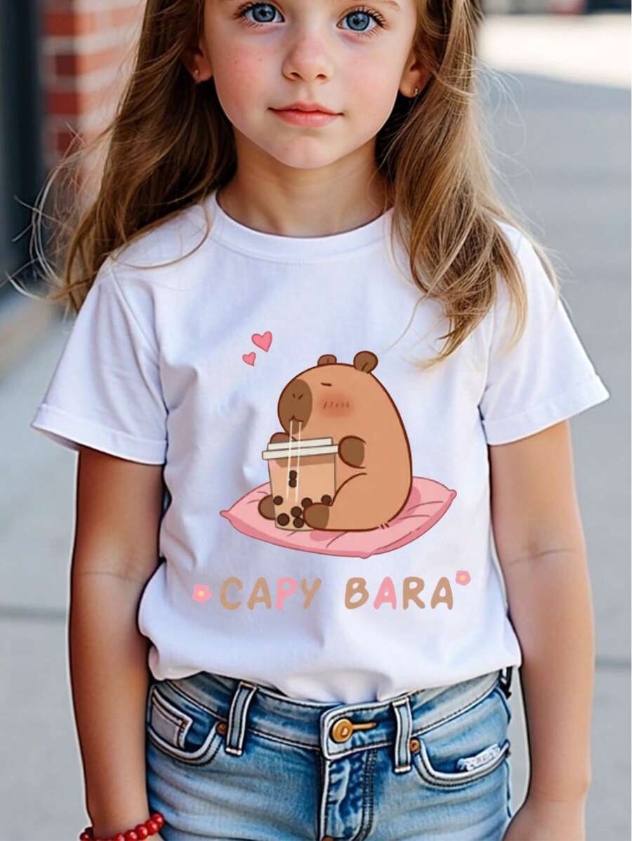 SHEIN Camiseta de manga corta con estampado de capibara y letras, cómoda y casual para niñas preadolescentes, para primavera/verano - Blanco - Ver 1
