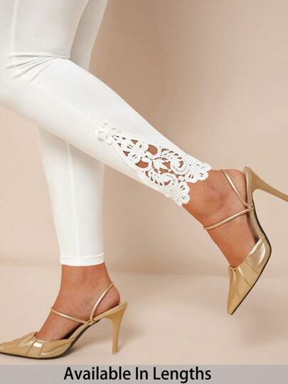 SHEIN PETITE CURVE Leggings élastiques décontractés à taille haute et couleur unie pour femmes de petite taille, convenant à l'automne et l'hiver. Avec dentelle épissée, idéal pour les concerts country, les fêtes, les vacances, les tenues décontractées, le bureau, l'école et les cérémonies de remise des diplômes.