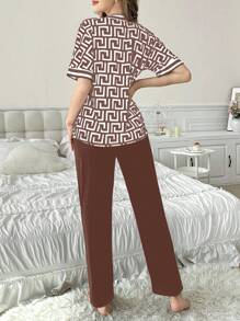 Set de 2 piezas de pijama con estampado geométrico, cuello en V, mangas cortas y pantalones largos de un solo color