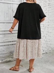 SHEIN CURVE+ Plus Solid Tee & Ditsy Floral Ruffle Hem Skirt - Multicolor - View 2