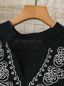 EMERY ROSE 大码常规休闲春夏领 3/4 袖刺绣绒球装饰衬衫，适合度假穿着