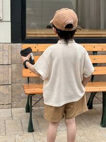 SHEIN 1 件装年轻男孩休闲学院风时尚百搭柔软宽松韩版短袖 Polo 衫，采用纹理面料，适合春、夏、秋季日常穿着、运动、郊游、校园、聚会、节日、摄影