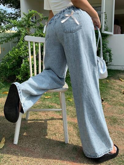 Dazy Petite Plus Jeans largos sueltos de pierna recta, lavados, de unicolor, con decoración de lazo
