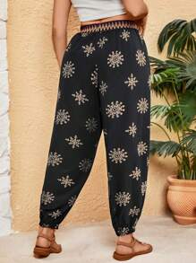 SHEIN Clasi Plus Size Popular Lace Patchwork, Special Linen-Feel Textured Fabric, Cinched Waist & Ankle Design Pants, Best Selling Silhouette, Versatile Casual Vacation Wear, Suitable For Spring, Summer, Autumn, Winter Beach Vacations, Park Picnics, Daily Commutes, Shopping And Entertainment, Etc. Comfortable And Distinctive Fabric, High Cost-Performance. - Black - View 2