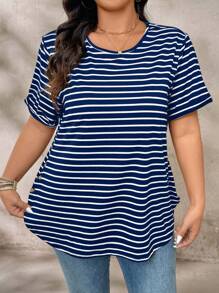 SHEIN LUNE Camiseta casual de manga curta com estampa listrada, gola redonda, para uso diário, outono, viagem e aeroporto, Plus Size - Azul Marinho - Visão 4