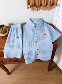 SHEIN Tween Boy Casual Vacation Textured Soft Fabric Korte Mouw Shirt En Shorts Set, Geschikt Voor Woon-werkverkeer, School, Dagelijkse Casual Kleding, Buitensporten, Lente/Zomer Seizoen, Strandreizen