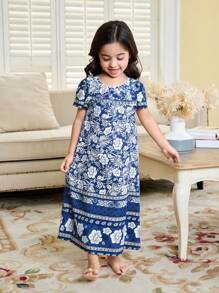 SHEIN Dozemod Kleine Mädchen Blume Muster Rundhals Kurzarm Lässig bequemes Gewebe Nachthemd, Hauskleidung & Urlaubs-Kurzarm Kleid mit Blume Muster, Geschwister/Zusammenpassende Outfits (2 Einzelteile separat erhältlich) - Blau-Weiß - Übersicht 1