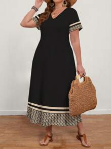 EMERY ROSE 几何印花大码女式休闲简约 V 领短袖连衣裙，适合夏季 - 黑色 - 查看 6