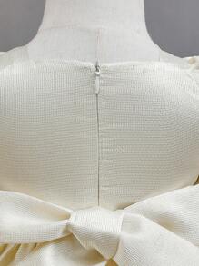 SHEIN Glamorique Kids 4 季甜美可爱女孩公主裙，纯色缎面花童婚纱，荷叶边袖蛋糕裙