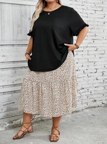 SHEIN CURVE+ Plus Solid Tee & Ditsy Floral Ruffle Hem Skirt - Multicolor - View 4