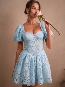 Savoree Vestido de verano romántico y elegante para mujeres con mangas abullonadas, diseño de tórax calado en forma de corazón, detalle de cintura anudada, bajo con volantes, atuendo ideal para festivales, salidas y vacaciones