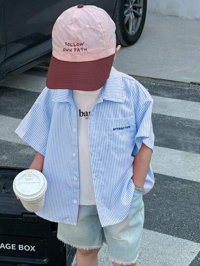 SHEIN 1 件年轻男孩休闲韩版舒适时尚简约实用百搭条纹刺绣宽松衬衫，适合日常穿着、上学、郊游、春夏