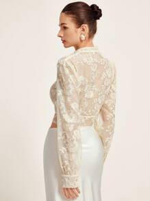 Aveloria Rosie Elegante blusa de dama de manga larga con escote en V, abotonada, de tela transparente bordada, elegante para citas, bodas y el Día de San Valentín