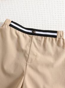 SHEIN 2 件套年轻男孩儿童学院风休闲日常舒适马标志装饰白领短袖衬衫和短裤套装，适合旅行、上学、日常聚会、春夏 - 卡其色 - 查看 5