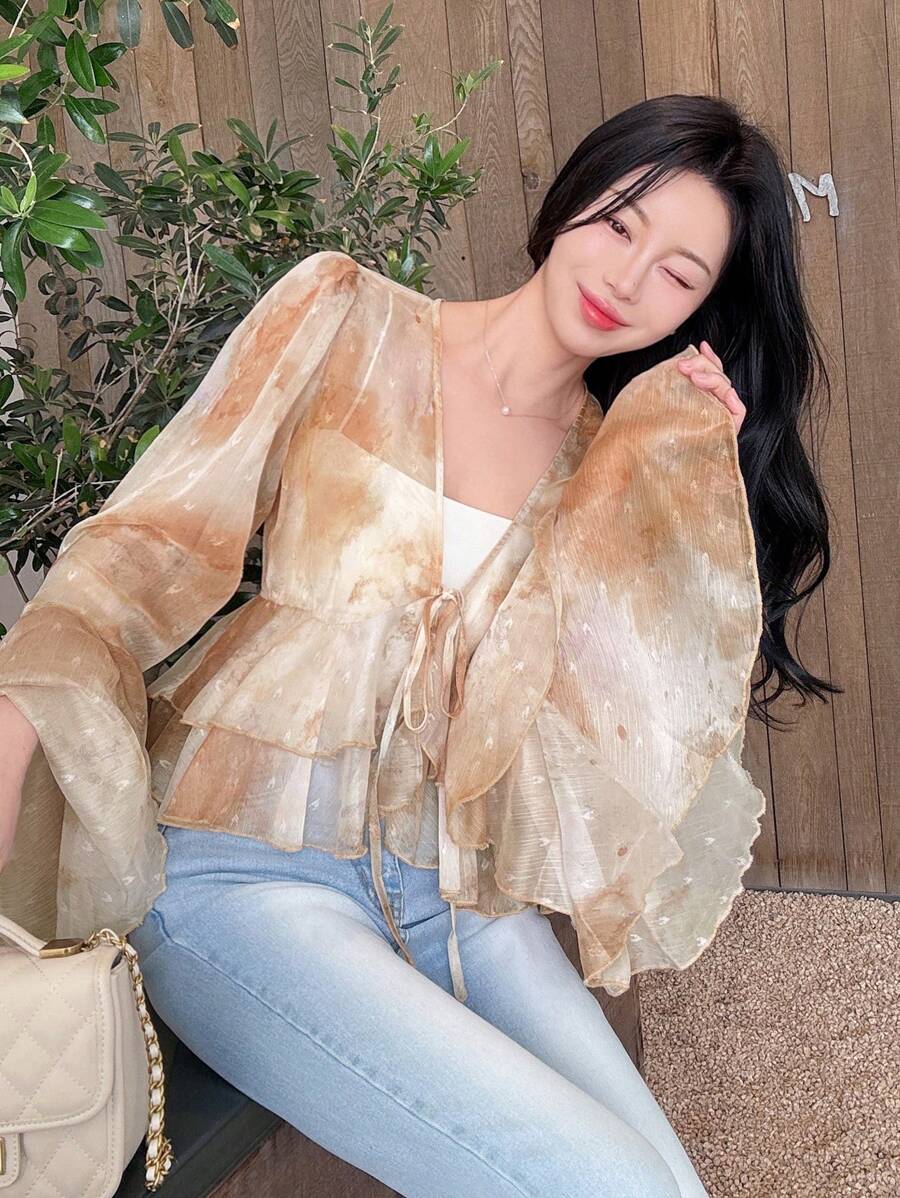 DAZY 1 Stück Damen Bluse mit Blume Muster, Rüschensaum und weiten Ärmeln, eleganter Urlaubsstil für den Sommer, Langarmoberteil