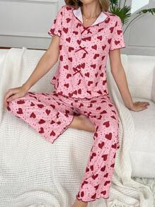 SHEIN Conjunto de pijama de mujer con pajarita, estampado de corazón, manga corta y pantalón largo
