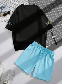 Manfinity Hypemode Conjunto de camiseta de manga corta y pantalones cortos de verano casual con estampado de lema para hombre