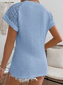 SHEIN LUNE Camiseta casual de manga corta tipo raglan con bordado quemado para mujeres de vacaciones - Azul - Ver 2