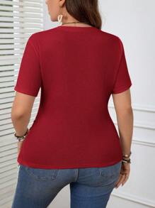SHEIN LUNE 大码 V 领短袖纯色休闲 T 恤，春/夏 - 酒紅色 - 查看 2