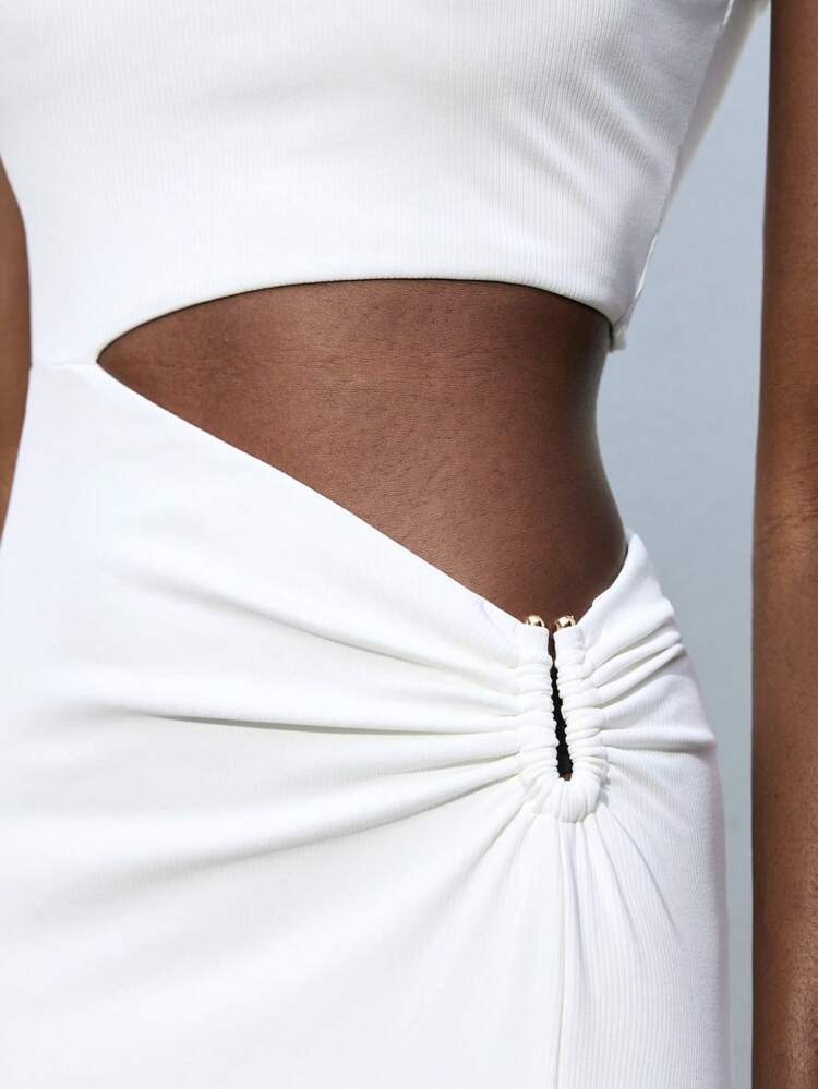 SHEIN Maija Neues asymmetrisches Schnitt-Design Schulter Metalldekor undurchsichtiger Stoff Party Kleid für Frühling/Sommer, elegant für Karneval, Valentinstag, Schulanfang, Musikfestival