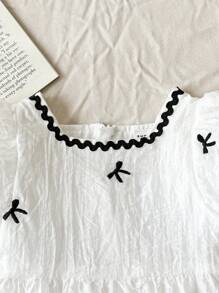 فستان فتيات صغيرات مطبوع برسوم الفراشات بأكمام منتفخة مطبوع بالكامل، مناسب للبنات الصغار للارتداء في جميع المناسبات الصيفية ، نسيج أبيض مع نمط أسود وحاشية دانتيل تجعل الطفلة تبدو أكثر فخامة وجذابة وعذبة - لون مشمشي - مشاهدة 11