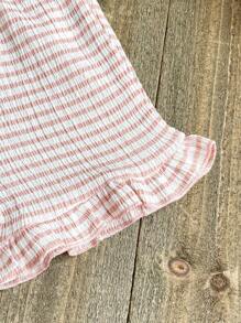 Top De Rayas Para Niña Con Detalles De Volantes Y Pantaloncitos Con Dobladillos De Volantes