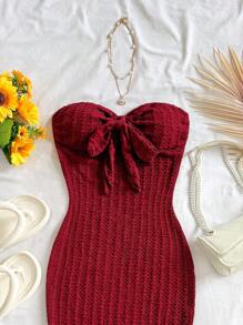 Soleia Robe tube ajustée blanche à taille nouée, texture asymétrique, style décontracté pour les vacances