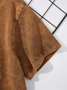 SHEIN Camiseta de manga corta de punto vaquero de cuello redondo lavada en piedra de color caqui, para niño de estilo casual de verano. Ropa de primavera/verano para niños, conjunto de ropa de calle