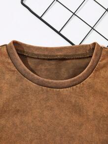 SHEIN Camiseta de manga corta de punto vaquero de cuello redondo lavada en piedra de color caqui, para niño de estilo casual de verano. Ropa de primavera/verano para niños, conjunto de ropa de calle