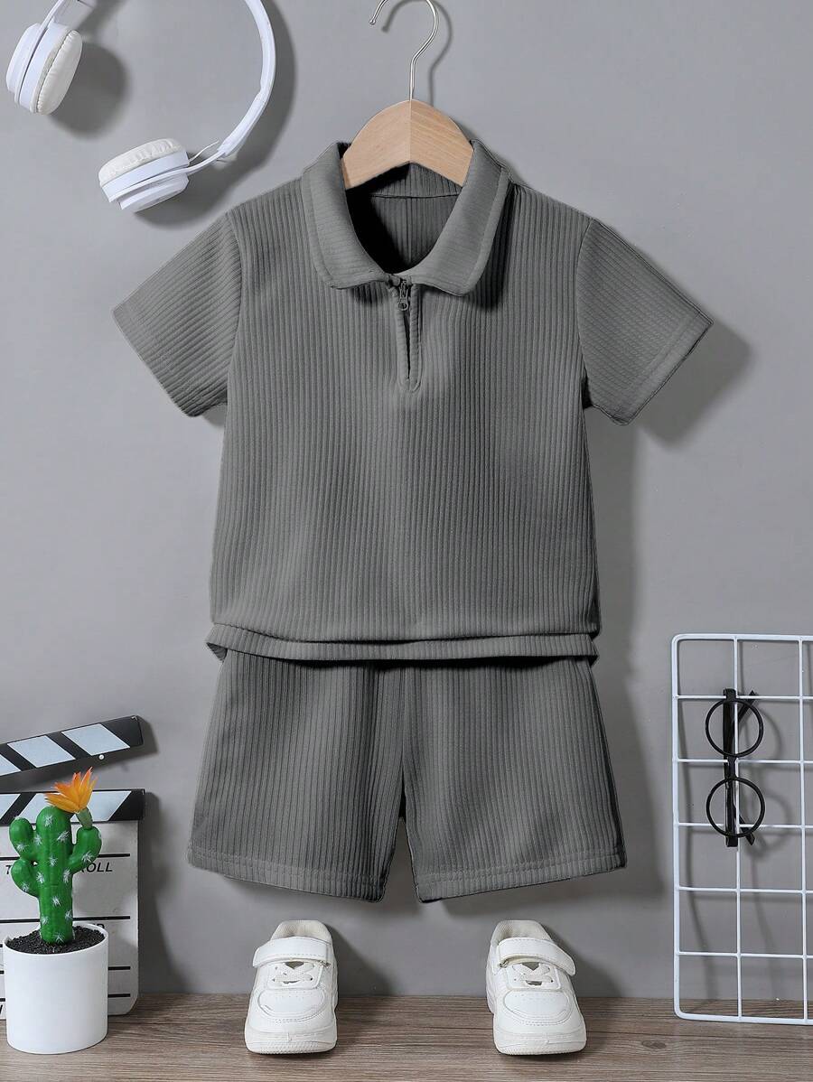 SHEIN 2 件装年轻男孩休闲罗纹针织半拉链上衣和短裤套装，百搭，适合夏季、户外、各种场合，简约舒适 - 淺灰色 - 查看 1