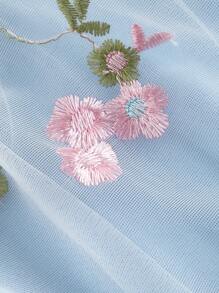 SHEIN MOD 大码女式网眼刺绣细肩带连衣裙飘逸连衣裙挤奶女工连衣裙、紧身胸衣连衣裙 - 淺藍色 - 查看 3