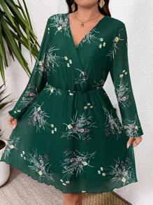 SHEIN LUNE 大码女式 V 领网眼花卉印花连衣裙 - 綠色 - 查看 4