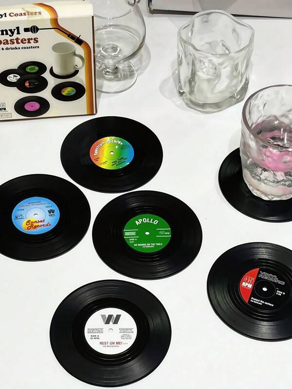 6 pièces Kit de dessous de verre en disque vinyle rétro avec boîte-cadeau - anti-dérapant et résistant à la chaleur, dessous de verre pour CD, tapis pour tasse à café, décoration de maison unique, décoration de café, fournitures de fête, idée de cadeau pour les amateurs de musique, dessous de verre de style vintage (M/L)